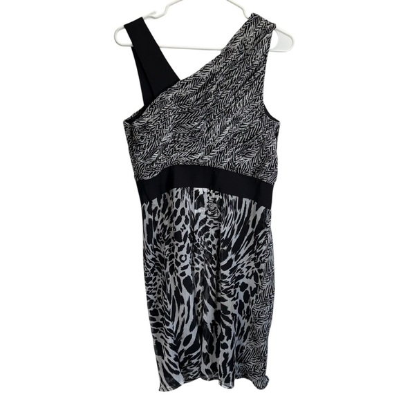 Allen B Schwartz Asymmetrical Black and White Dress. Size 6 - Picture 7 of 16